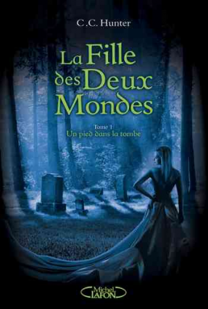 C. C. Hunter – La fille des deux mondes, Tome 1 : Un pied dans la tombe